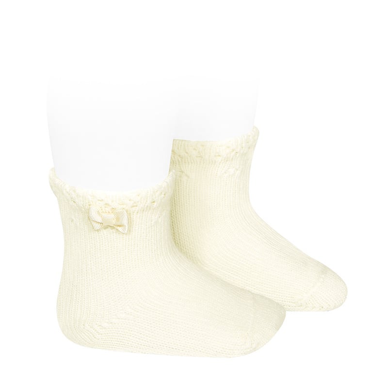 Korte Babykousjes met opengewerkte manchet en kleine strik CAVA