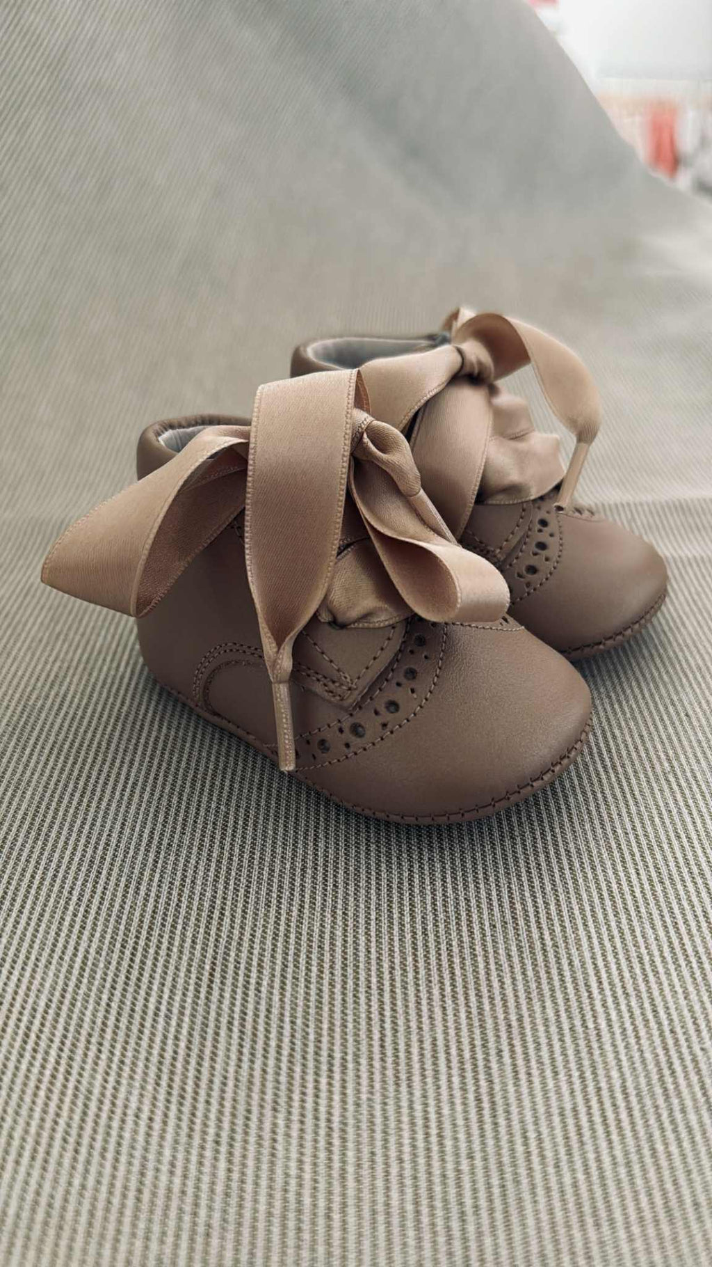 schoenen delphine nude met zalmstrik