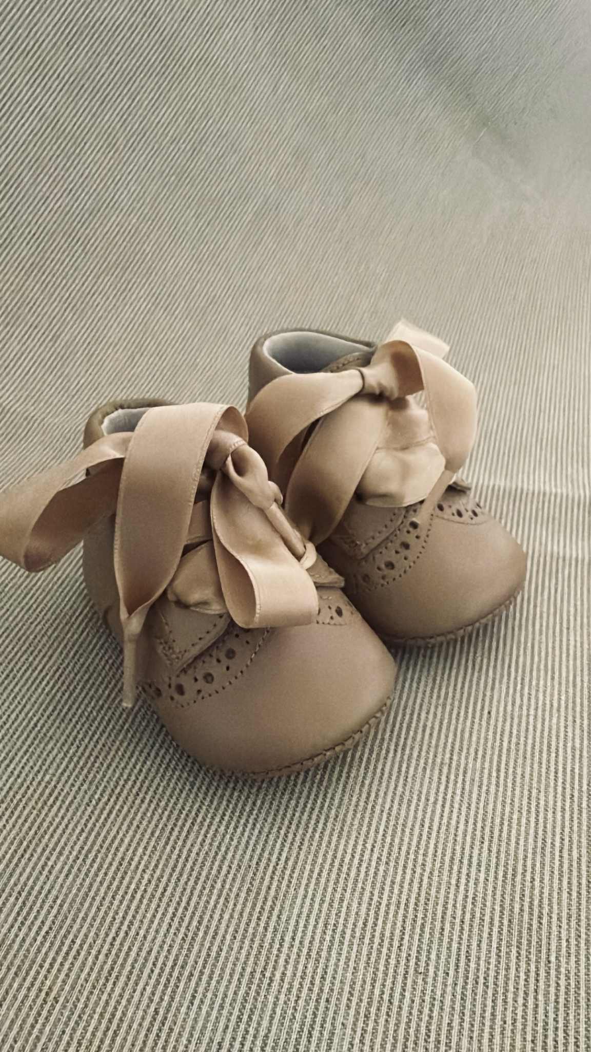 schoenen delphine nude met zalmstrik