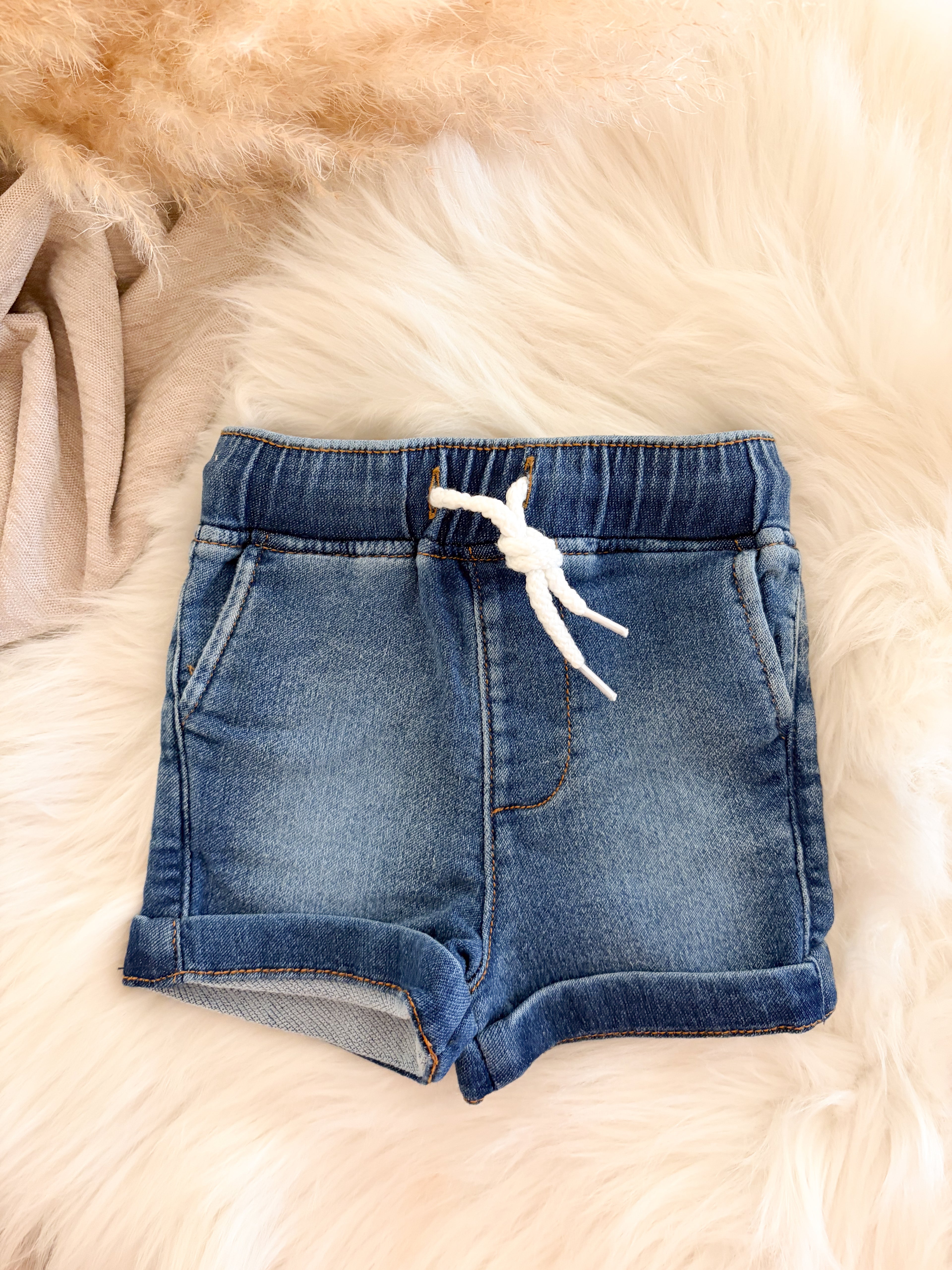 SHORT | Levi