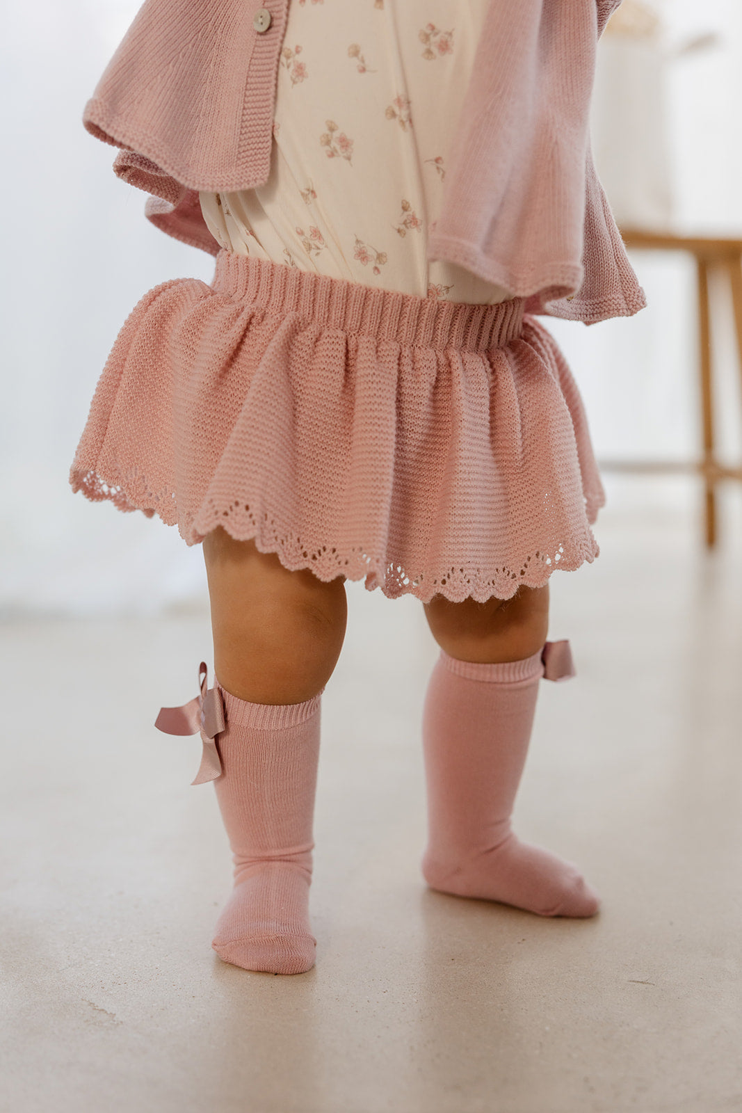 Babyphine – Bodysuit Ella + Cardigan Froukje roze + Bloomer Inge roze