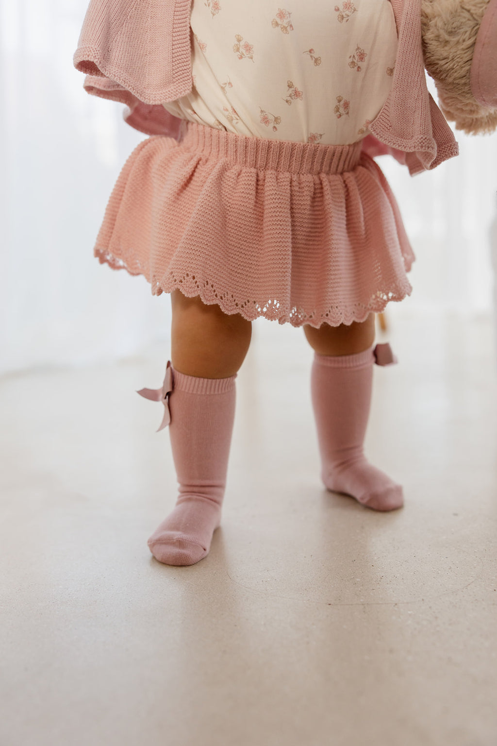 Babyphine – Bodysuit Ella + Cardigan Froukje roze + Bloomer Inge roze