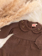 Jurk Nova detail geborduurde kraag