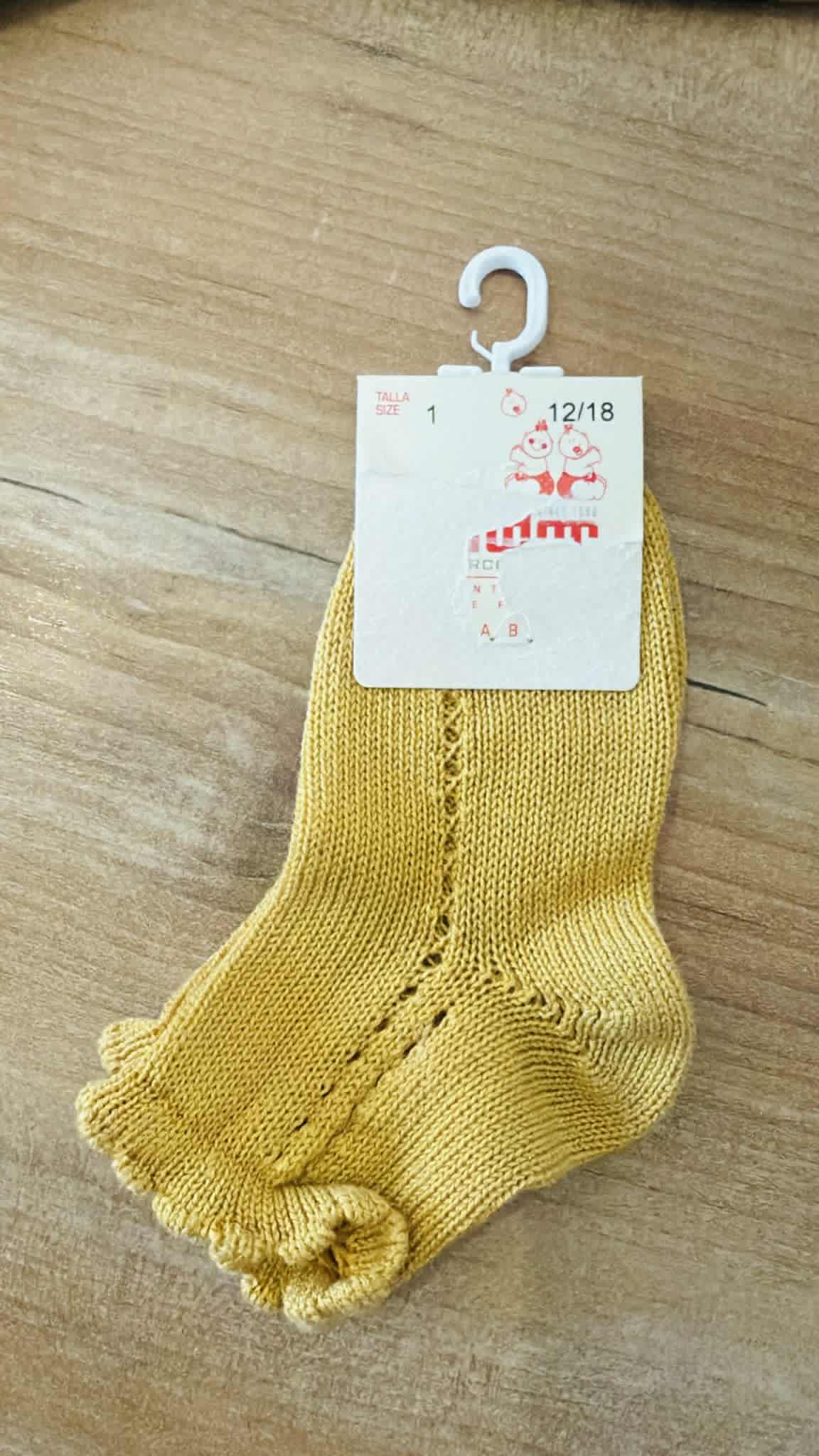 enkelsokjes met opengewerkte zijkant  okergeel