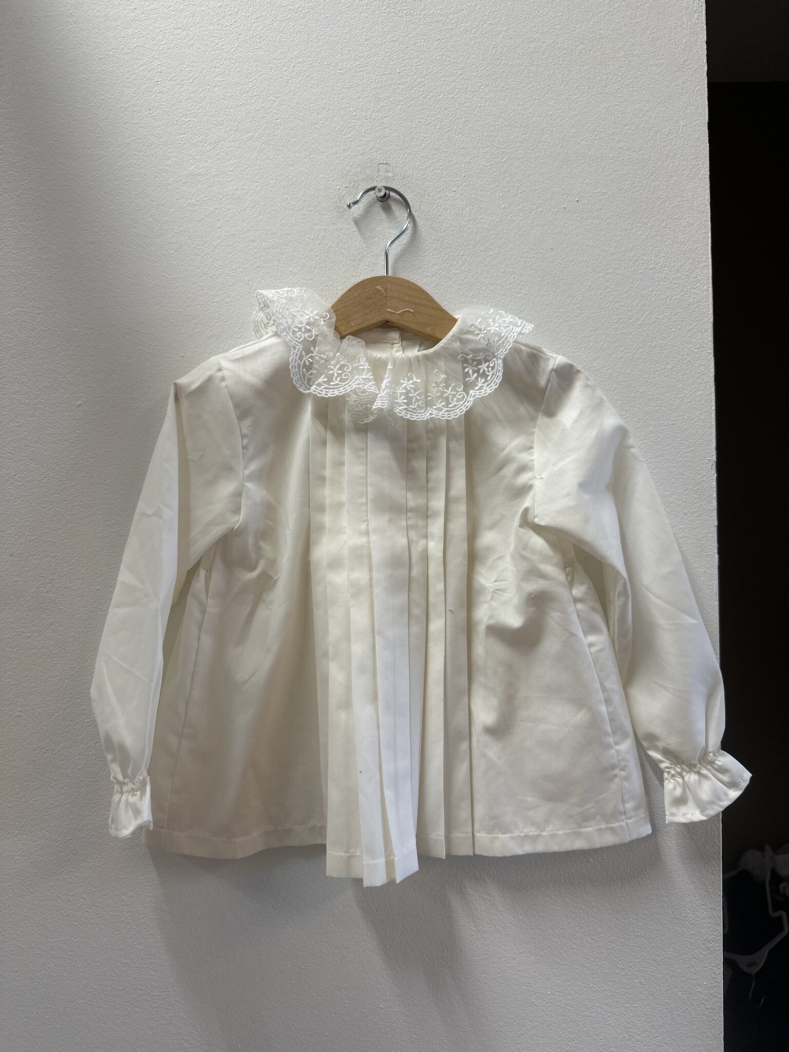 Prachtig bloesje met kanten kraag IVOOR